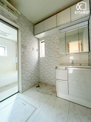 ʑEʏ @u̗lq@̂X[YɍsłˁIɎ[IȂǂݒuāAKőfGȋԂ艺B