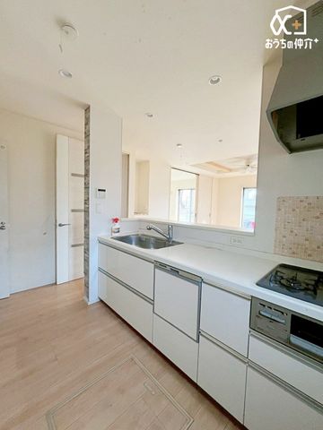 Lb` ^̗①ɂA[uĂgLb`ɂȂĂ܂B͂qlƈꏏɂ̂ԂL邱Ƃ\łBLXLb`͉Ƃ̒SIƑ̉bƒe݂܂ˁI