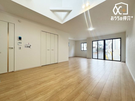 ���r���O -