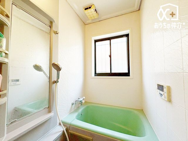  ̂ԂŃbNXoX^CBoX^uɂĊȂSƑ̂tbVB̔Ă鐴̂oX[B