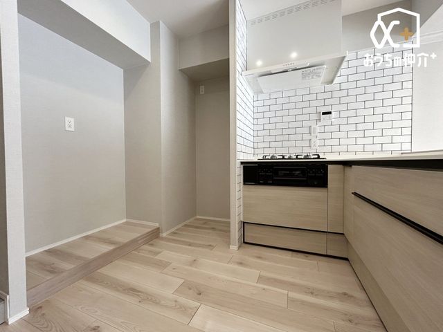 �L�b�`�� �①�ɒu����A�J�b�v�{�[�h�u������m�ۂ��ꂽ�L�b�`��