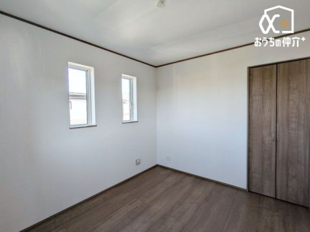 �q������ �q�������Ƃ��Ă��\���ȍL�������邨�����ł��B�Ƒ��X�̈��炬�̋�Ԃ��m�ۂł��A�v���C�x�[�g�ȃx�b�h���[���͕�炷���̊����ő���グ�������̂ł��B