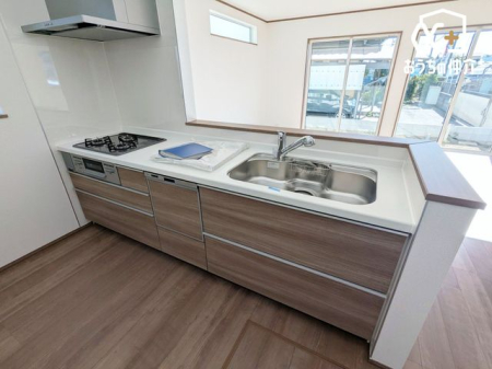 �L�b�`�� �����g���L�b�`�������炱���A�H���̏������y�������ԂɁI�w�Z�������ł��X���[�Y�ɖ��ʂȂ���Ƃł��x�w���������ȒP�ɂł���x�ȂǁA���ꂵ���H�v����������I�������y��������L�b�`���X�y�[�X�ł�