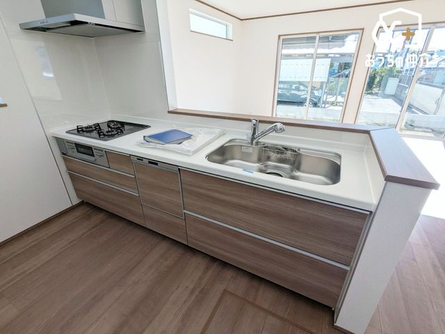 �L�b�`�� �����g���L�b�`�������炱���A�H���̏������y�������ԂɁI�w�Z�������ł��X���[�Y�ɖ��ʂȂ���Ƃł��x�w���������ȒP�ɂł���x�ȂǁA���ꂵ���H�v����������I�������y��������L�b�`���X�y�[�X�ł�