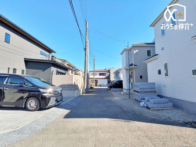 ���n�O�ώʐ^ ������悤�Ȑ��w�i�ɁA���X�ƘȂޓ@��́A���z�̉��b�𑶕��Ɏ󂯂�B�L�т₩�ŊJ���I�Ȓ��]�ƁA�����Ղ�ƍ~�蒍���z���ɁA�����ɏZ�܂��ґ�������Ǝ������Ē����܂�