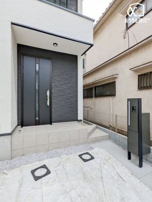 ���� �O���猩�����ւ܂��̗l�q�ł��B���񌻒n�ɑ����^��ł��������������������B