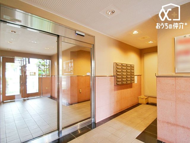 �G���g�����X �W���|�X�g�̗l�q�ł��B���p�������Y��ɗ��p����Ă��܂��B