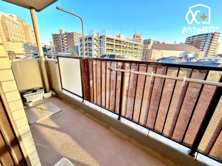 �o���R�j�[ ���炩�ȗz�˂��������~���o���R�j�[�B���w�i�ɐS�n�悢�������������Ă����܂��B����O�֏o�ĊJ�����𖡂킦���Ԃł��B