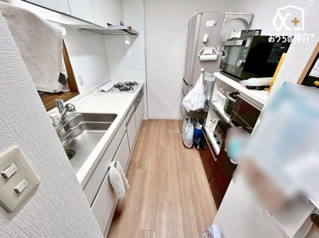 �L�b�`�� �����g���L�b�`�������炱���A�H���̏������y�������ԂɁA�Z�������ł��X���[�Y�ɖ��ʂȂ���Ƃł���A���������ȒP�ɂł���ȂǁA�������y��������L�b�`���X�y�[�X�ł��B