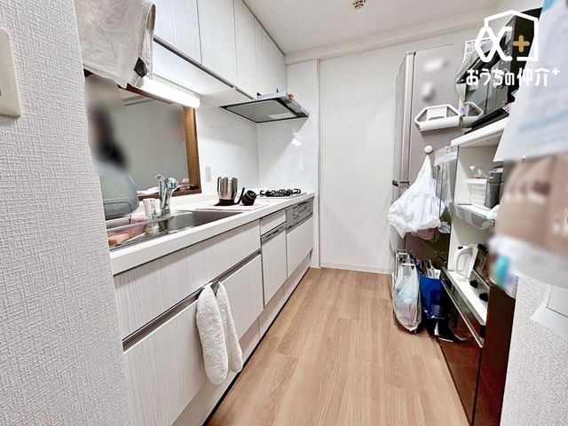 �L�b�`�� �����g���L�b�`�������炱���A�H���̏������y�������ԂɁA�Z�������ł��X���[�Y�ɖ��ʂȂ���Ƃł���A���������ȒP�ɂł���ȂǁA�������y��������L�b�`���X�y�[�X�ł��B