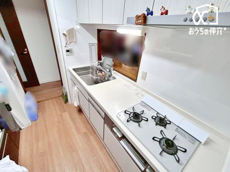 �L�b�`�� �����g���L�b�`�������炱���A�H���̏������y�������ԂɁA�Z�������ł��X���[�Y�ɖ��ʂȂ���Ƃł���A���������ȒP�ɂł���ȂǁA�������y��������L�b�`���X�y�[�X�ł��B