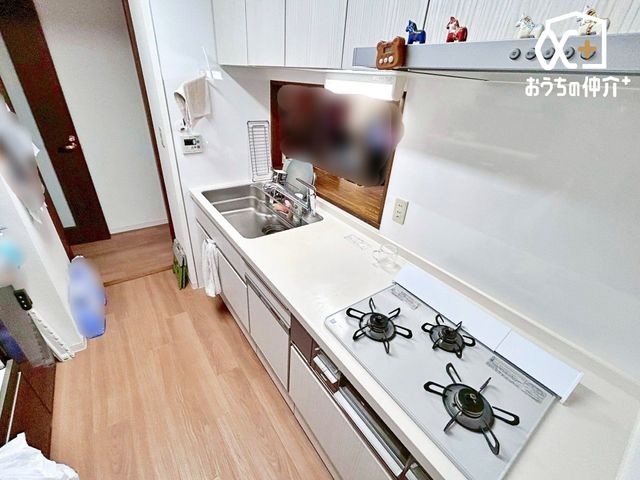 �L�b�`�� �����g���L�b�`�������炱���A�H���̏������y�������ԂɁA�Z�������ł��X���[�Y�ɖ��ʂȂ���Ƃł���A���������ȒP�ɂł���ȂǁA�������y��������L�b�`���X�y�[�X�ł��B