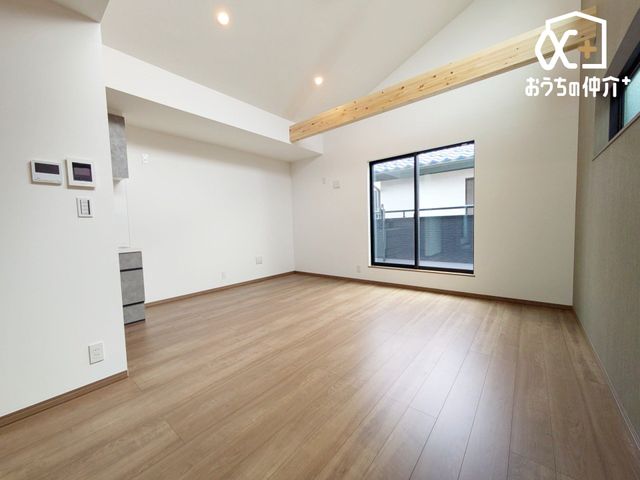 ���r���O �`House Layout�`���r���O�͊O���Ɩڐ��̍���Ȃ�2�K�ɂ���܂��B�v���C�o�V�[�𑸏d���A���邢�z�˂����������݂܂��ˁB