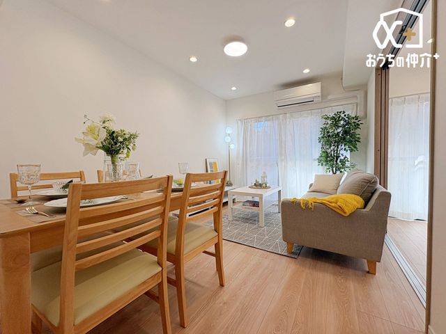 ���r���O �\�t�@�[��e�[�u����u���Ă���Ƃ�̂���L�X�Ƃ������r���O�ł��B