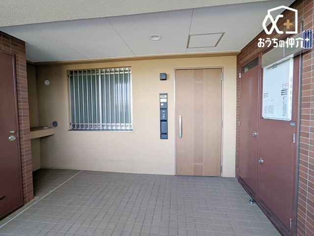 ���� �O���猩�����ւ܂��̗l�q�ł��B���񌻒n�ɑ����^��ł��������������������B