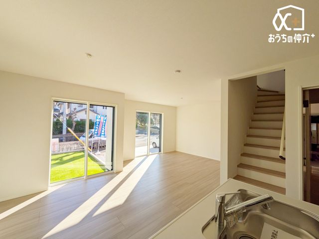 ���r���O ���r���O�C���K�i�ŉƑ������R�ƏW�܂郊�r���O�ł��B