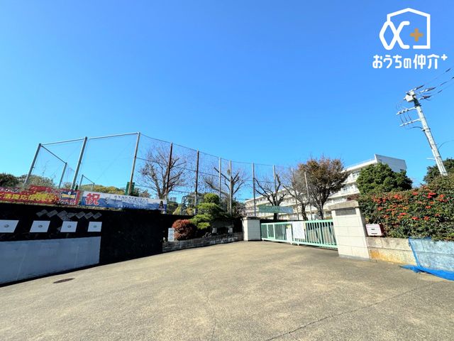 ���ӊ�  ����s���r�����w�Z �k��16���B�ՐÂȏZ��X�̒��ɂ���Z��̍L�����w�Z 1270m