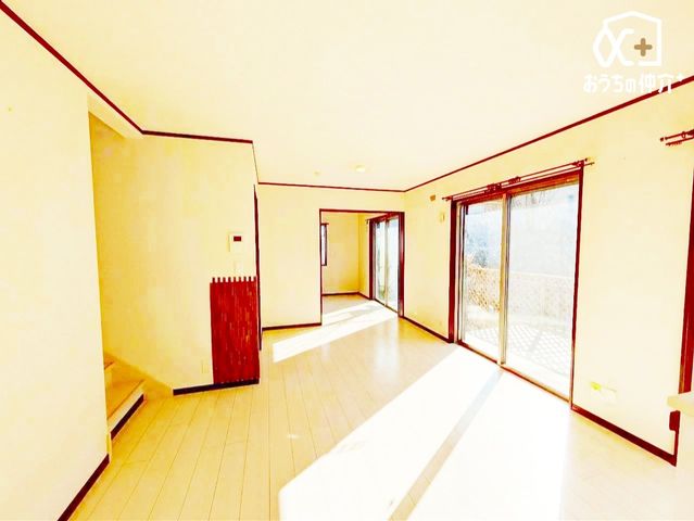 ���r���O ���r���O�C���K�i�ŉƑ������R�ƏW�܂郊�r���O�ł��B