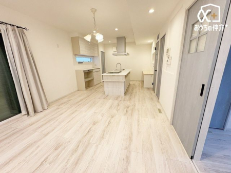 ���r���O �`Living�`�������������͋C��LDK�B�̂�т肭�낮�\�t�@��A���H�����y���ރ_�C�j���O�Z�b�g��u���Ă��������͂���܂���B