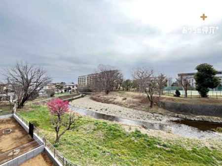 ���̑� ���͂����n���钭�]���A�Z�܂��ɂ�Ƃ�ƈ��炬�����o�B���ԑтɂ���ĕ\��ς��i�F���y���߂܂��B