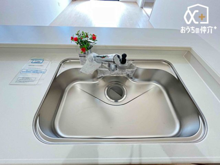 �L�b�`�� �L�X�Ƃ����V���N�̗l�q�ł��B�􂢕�������V���N�́A�����̐􂢕����y�������Ă���܂��B