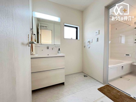 ���ʑ�E���ʏ� �O�ʋ��^�C�v�̐��ʉ��ϑ�ł��B�O�ʋ��^�C�v�̐��ʉ��ϑ�͎g�����肪�ǂ��A�ׂ����������[�ł��܂��B���[�I������X�b�L���Еt�����ʏ��ł��B