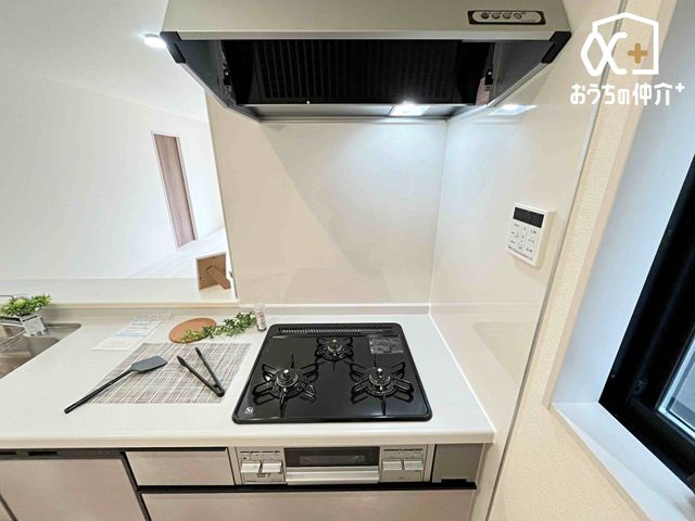 �L�b�`�� ������������O���R�����̗l�q�ł��B�u�߂�E�ύ��ޓ��̍�Ƃ������ɏo����R�����ł��B