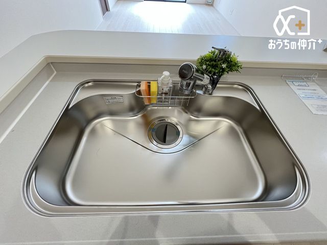 �L�b�`�� �L�X�Ƃ����V���N�̗l�q�ł��B�􂢕�������V���N�́A�����̐􂢕����y�������Ă���܂��B