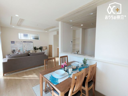 ���r���O �L���Ȍ����Ƃ炷���̏ꏊ�́A�������Ȃ���b���y���݁A�������Ƃ������Ԃ��߂����ꏊ�B�Ƒ��̓��킪���܂���؂ȋ�Ԃł��B