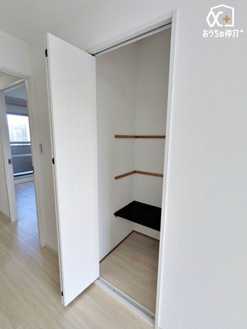 ���[ �L�b�`�����ɂ�����[�ł��B�H�i��ۑ��H�A���p�i�ȂǗp�r�ɍ��킹�Ċ��p�ł������ł��ˁB