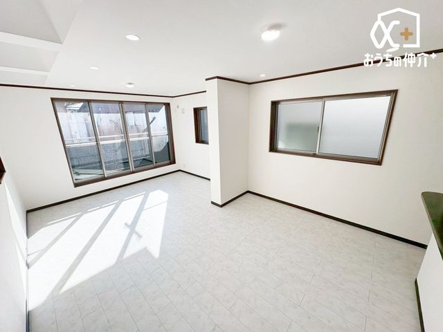 ���r���O �Ƒ��c���̎����߂����k�c�j�̗l�q�B�Ƒ������R�ƏW�܂肽���Ȃ�悤�ȁA�������Ƃ��낰���Ԃł��B���邢�z�˂����������ޖ����̋�ԁB