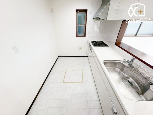 �L�b�`�� �����g���L�b�`�������炱���A�H���̏������y�������ԂɁA�Z�������ł��X���[�Y�ɖ��ʂȂ���Ƃł���A���������ȒP�ɂł���ȂǁA�������y��������L�b�`���X�y�[�X�ł��B