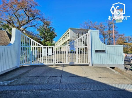 ���ӊ� ����s���R�����w�Z �k��20���B�������R�����R���w�߂��̍L�X�Ƃ����~�n�����钆�w�Z�ł������܂��B���ӂ���̕]�����ǂ��ł��I 1570m