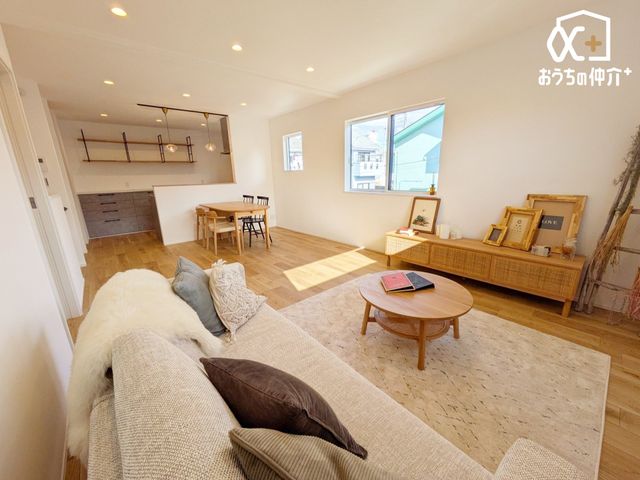 ���r���O �`Living�`�������������͋C��LDK�B�̂�т肭�낮�\�t�@��A���H�����y���ރ_�C�j���O�Z�b�g��u���Ă��������͂���܂���B