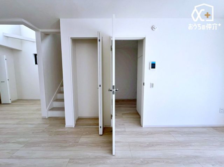 ���[ ���r���O�ɂ���֗��ȕ����B��R�̉ו���Ɠd���i�Ȃǎ��[�ł��A���������Еt���܂��B