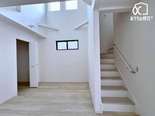 ���r���O �`Living�`�L����݂���������Z��Ԃ��L���Ȃ�A���r���O�C���K�i���̗p�I�u�����Ă��܁[���I�v�u�������܁[�I�v�̐����ʂ��A���ǂ��t�@�~���[�ɃI�X�X���̃��r���O�ł��B