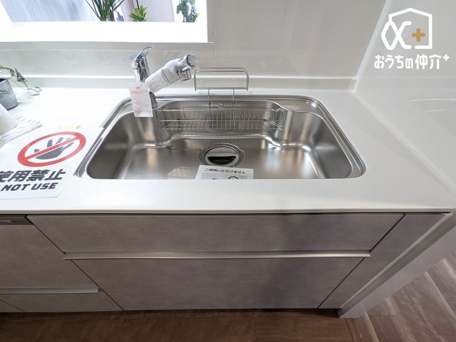 �L�b�`�� �������̂���s�J�s�J�̃X�e�����X�V���N�͍L���č�Ƃ��₷�����B�V���v���Ȑ������D��ۂŁA�����̐􂢕������K�ɂȂ肻���B���|���ȒP�����ŁA�Ǝ��̌������オ��A�L�b�`���ɗ����Ԃ����S�n�悭�Ȃ�܂��ˁB