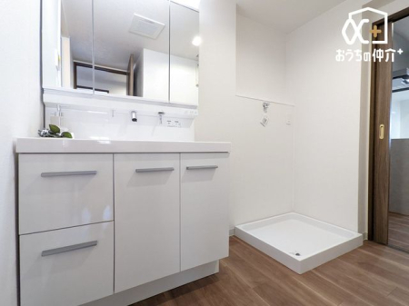 ���ʑ�E���ʏ� �������̂�����ʁE����E�E�߃X�y�[�X�ł��B��Ƃ�̂����Ԃł����C���̂����ւ����炭�炭�ł��B�L�b�`������̉Ǝ��������ǂ��̂Ŗ����̂�������X���[�Y�ł��I