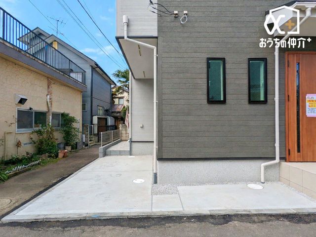  �J�[�X�y�[�X�̗l�q�B�Ԓʂ�̏��Ȃ��O�ʓ��H�ł��Ԃ̏o����������N���N�ł��B