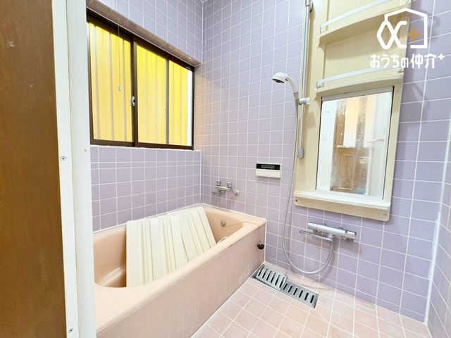 ���� ���������̂����ԂŃ����b�N�X�o�X�^�C���B�o�X�^�u�ɂ����Ċ����Ȃ���S�Ƒ̂����t���b�V���B����̔�������Ă���鐴�����̂���o�X���[���B