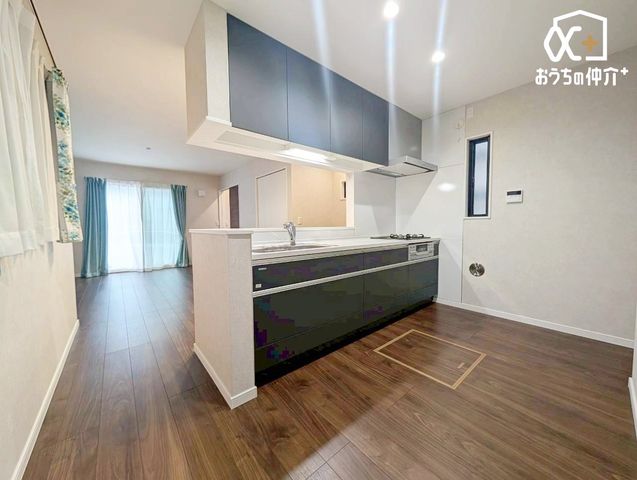 ���r���O ���r���O