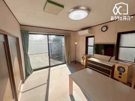 ���r���O �Ƒ��݂�Ȃ��u�₩�Ɍ��₩�ɉ߂�����悤�ɁA�D����������荞�񂾃��r���O�_�C�j���O�B�㎿�ȉ�����ɕ�܂��A���K�ŉ��₩�ȃv���C�x�[�g��Ԃł��B