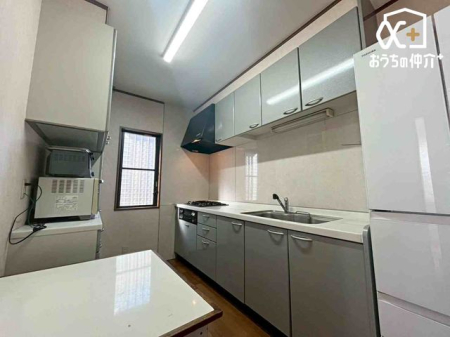 �L�b�`�� �����g���L�b�`�������炱���A�H���̏������y�������ԂɁA�Z�������ł��X���[�Y�ɖ��ʂȂ���Ƃł���A���������ȒP�ɂł���ȂǁA�������y��������L�b�`���X�y�[�X�ł��B