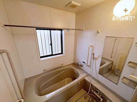 ���� ���������̂����ԂŃ����b�N�X�o�X�^�C���B�o�X�^�u�ɂ����Ċ����Ȃ���S�Ƒ̂����t���b�V���B����̔�������Ă���鐴�����̂���o�X���[���B