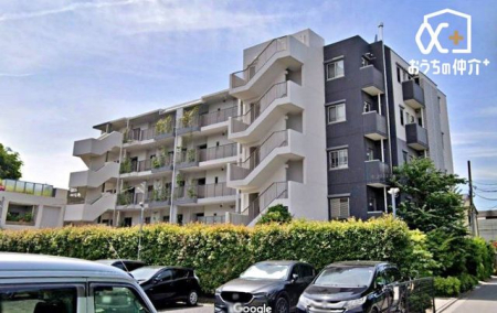 ���n�O�ώʐ^ ����������u�u�؁v�w�܂œk��12���B�s�S��ʋΌ��ɁA�L������̉������������ՐÂȏZ��X�ł��B