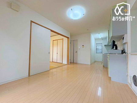 ���r���O �Ƒ��c���̎����߂����k�c�j�̗l�q�B�Ƒ������R�ƏW�܂肽���Ȃ�悤�ȁA�������Ƃ��낰���Ԃł��B���邢�z�˂����������ޖ����̋�ԁB