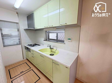 �L�b�`�� �����g���L�b�`�������炱���A�H���̏������y�������ԂɁA�Z�������ł��X���[�Y�ɖ��ʂȂ���Ƃł���A���������ȒP�ɂł���ȂǁA�������y��������L�b�`���X�y�[�X�ł��B