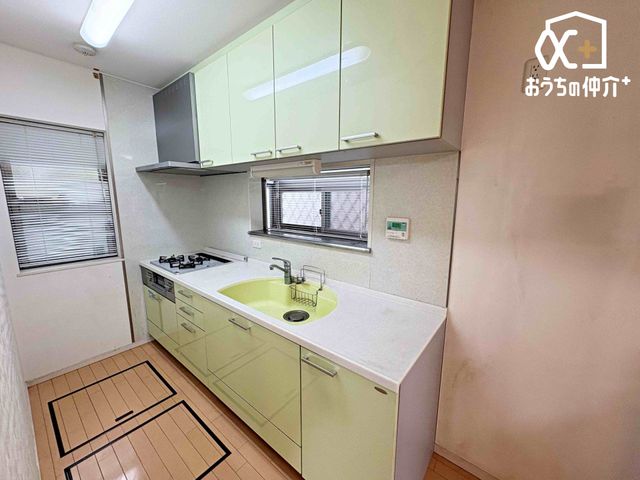 �L�b�`�� �����g���L�b�`�������炱���A�H���̏������y�������ԂɁA�Z�������ł��X���[�Y�ɖ��ʂȂ���Ƃł���A���������ȒP�ɂł���ȂǁA�������y��������L�b�`���X�y�[�X�ł��B