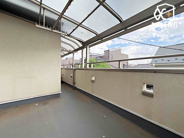 �o���R�j�[ ������̗z���Ɛ������S�n�悭�ʂ蔲����o���R�j�[�́A���󕨂��悭�������邢�X�y�[�X�B���X�̉Ǝ����y�₩�ɂ��Ă����A��炵�ɓ���މ��K�ȃo���R�j�[�ł��B