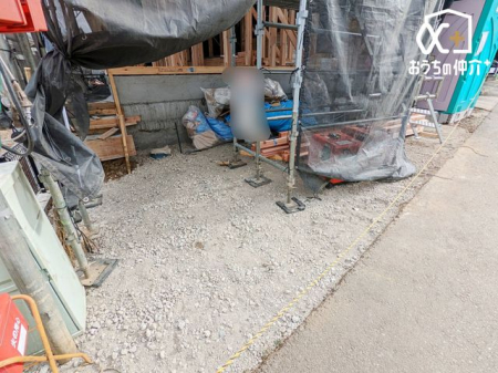  �J�[�X�y�[�X�̗l�q�B�Ԓʂ�̏��Ȃ��O�ʓ��H�ł��Ԃ̏o����������N���N�ł��B